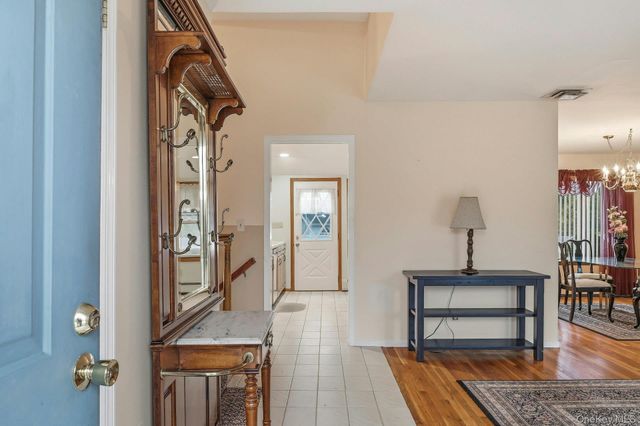 48 Eastfield Lane, Melville, NY 11747