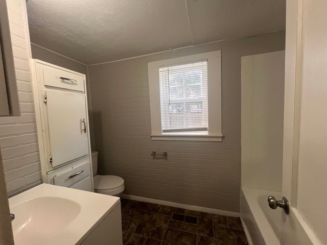 615 N Custer, Wichita, KS 67203
