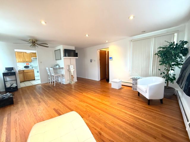 2014 W 111th Street 2N, Chicago, IL 60643