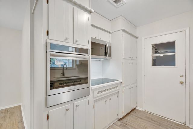 804 Natchez Avenue, Bedford, TX 76022