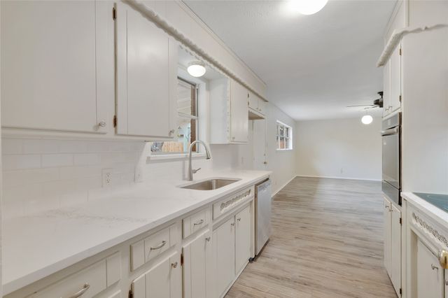 804 Natchez Avenue, Bedford, TX 76022