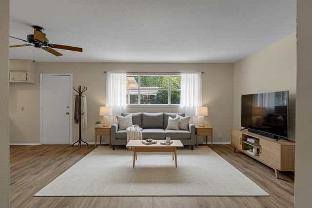 804 Natchez Avenue, Bedford, TX 76022