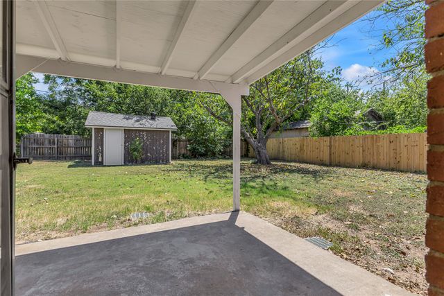 804 Natchez Avenue, Bedford, TX 76022