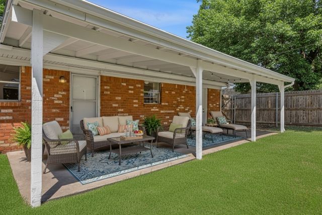 804 Natchez Avenue, Bedford, TX 76022