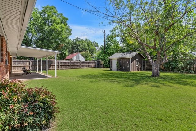 804 Natchez Avenue, Bedford, TX 76022