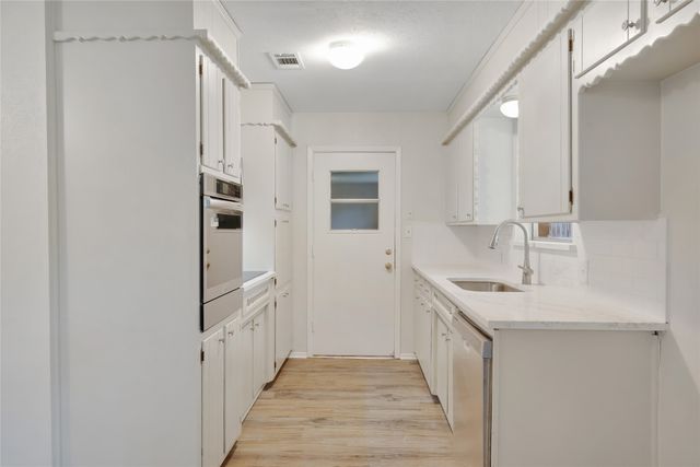 804 Natchez Avenue, Bedford, TX 76022