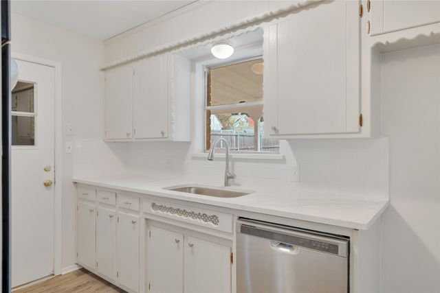 804 Natchez Avenue, Bedford, TX 76022