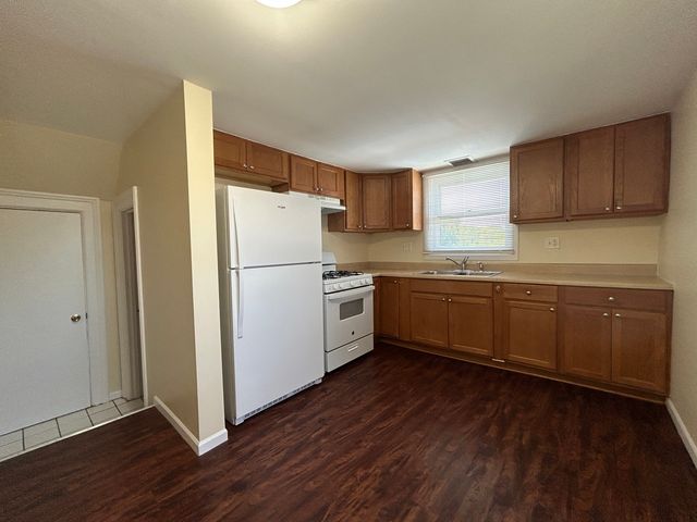 418 Saint Charles Street B, Elgin, IL 60120