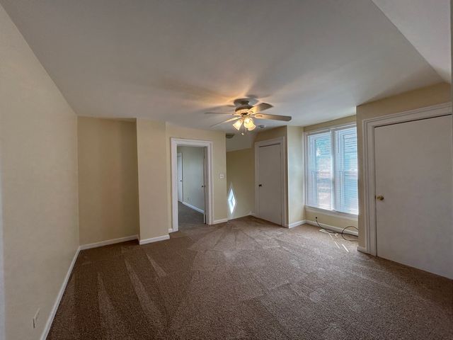 418 Saint Charles Street B, Elgin, IL 60120