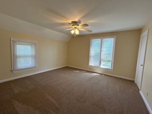 418 Saint Charles Street B, Elgin, IL 60120