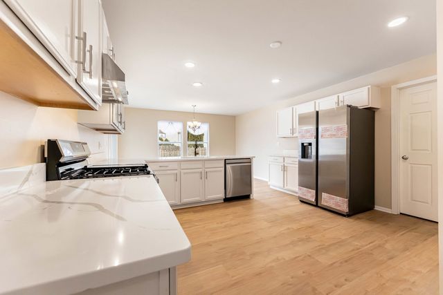 1851 Simpson Court, Montgomery, IL 60538