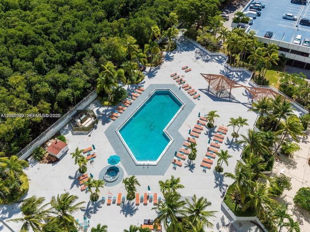 100 Bayview Dr 503, Sunny Isles Beach, FL 33160