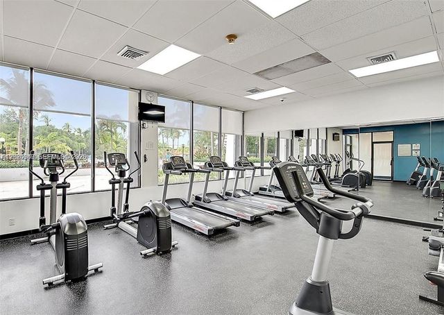 100 Bayview Dr 503, Sunny Isles Beach, FL 33160