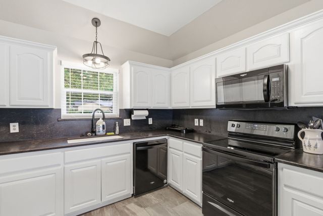 1111 Harbor Lakes Drive, Granbury, TX 76048