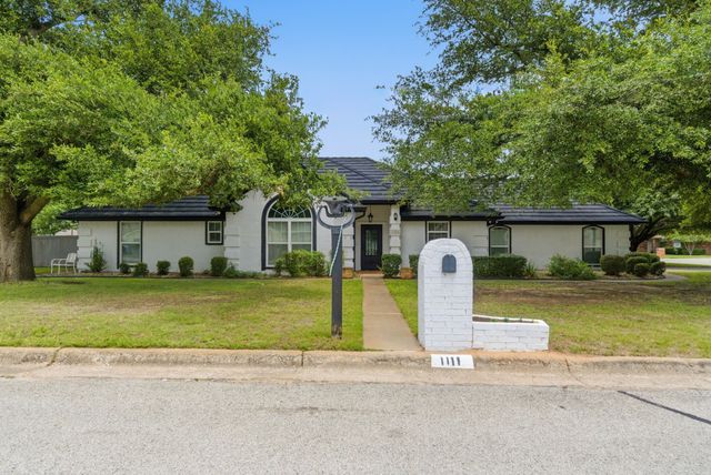 1111 Harbor Lakes Drive, Granbury, TX 76048