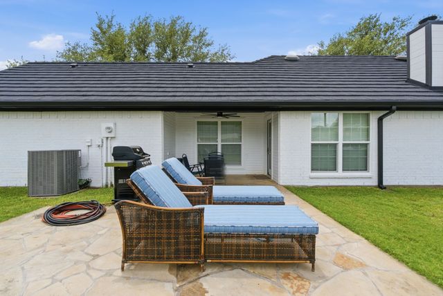 1111 Harbor Lakes Drive, Granbury, TX 76048