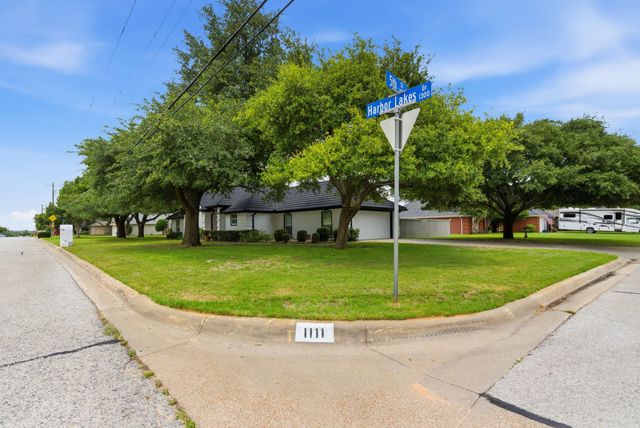 1111 Harbor Lakes Drive, Granbury, TX 76048