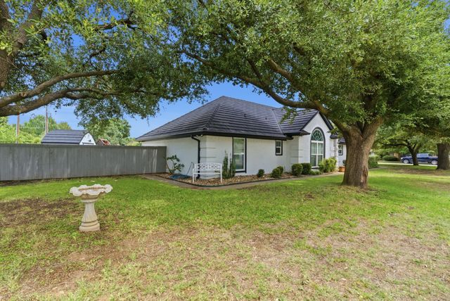 1111 Harbor Lakes Drive, Granbury, TX 76048