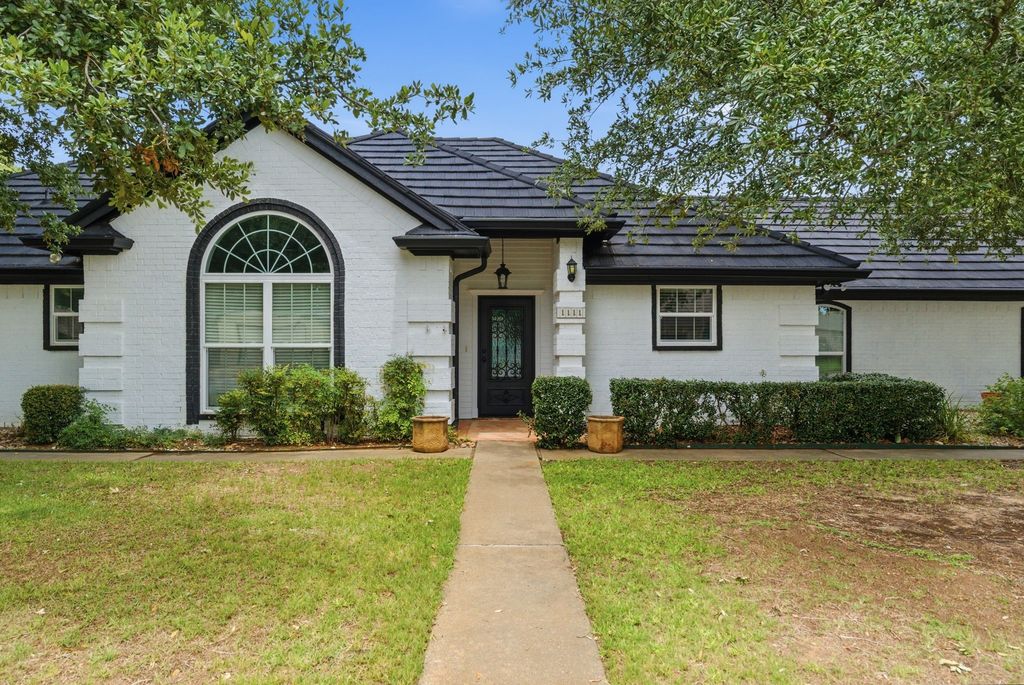 1111 Harbor Lakes Drive, Granbury, TX 76048