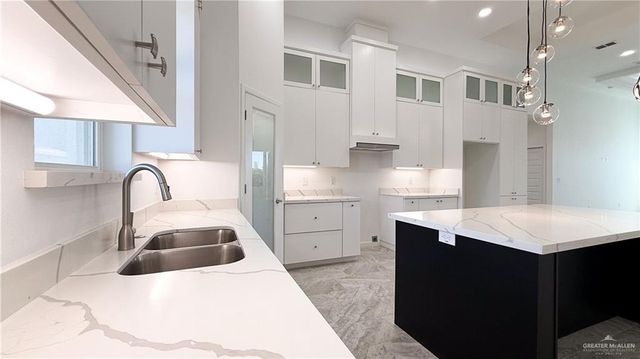 3808 Revilla Street, Edinburg, TX 78542