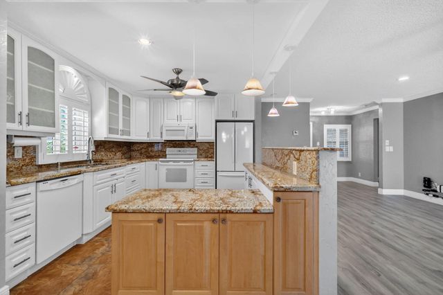 5926 Los Alamos Lane, Delray Beach, FL 33484