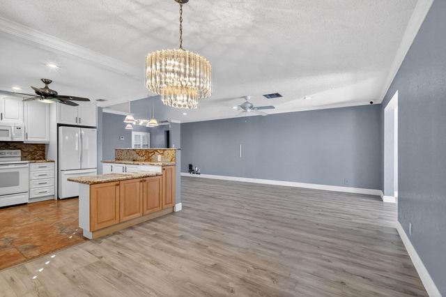 5926 Los Alamos Lane, Delray Beach, FL 33484