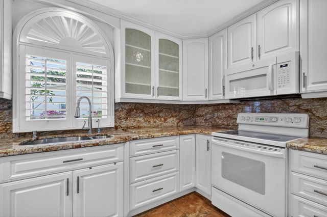 5926 Los Alamos Lane, Delray Beach, FL 33484