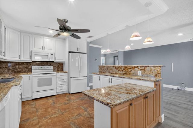 5926 Los Alamos Lane, Delray Beach, FL 33484