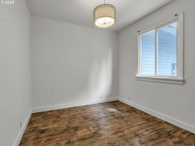 1975 Ne GALLOWAY St, Mc Minnville, OR 97128