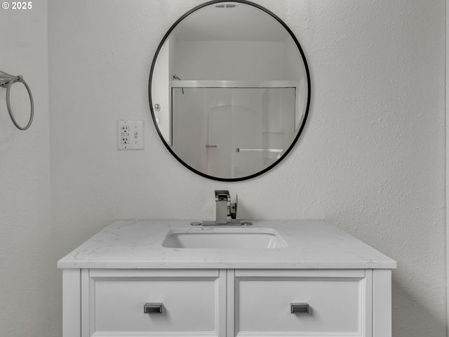 1975 Ne GALLOWAY St, Mc Minnville, OR 97128