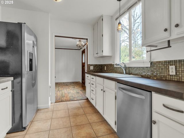 1975 Ne GALLOWAY St, Mc Minnville, OR 97128