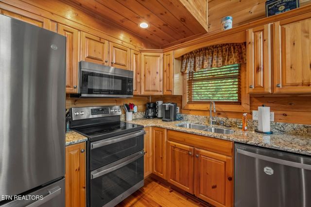 210 Meghans Way, Townsend, TN 37882