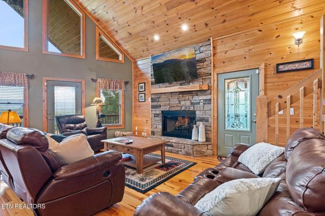 210 Meghans Way, Townsend, TN 37882