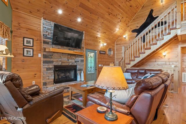 210 Meghans Way, Townsend, TN 37882