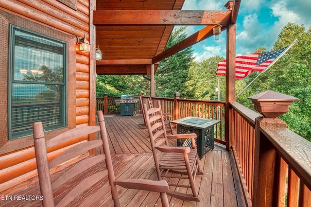 210 Meghans Way, Townsend, TN 37882