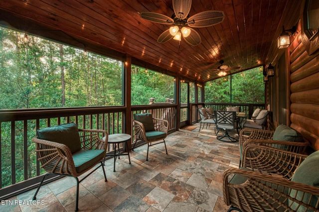 210 Meghans Way, Townsend, TN 37882