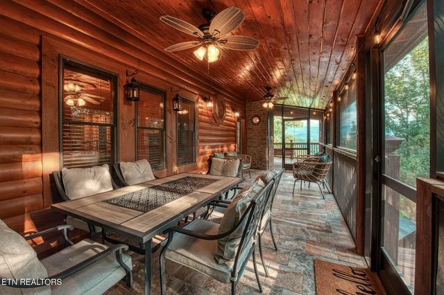 210 Meghans Way, Townsend, TN 37882