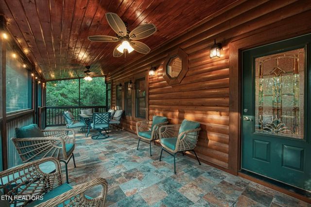 210 Meghans Way, Townsend, TN 37882