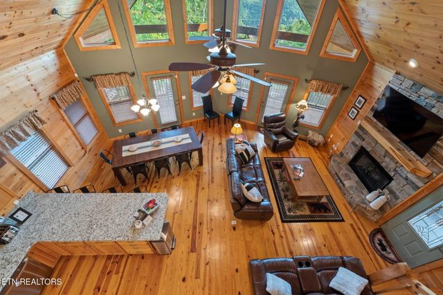 210 Meghans Way, Townsend, TN 37882