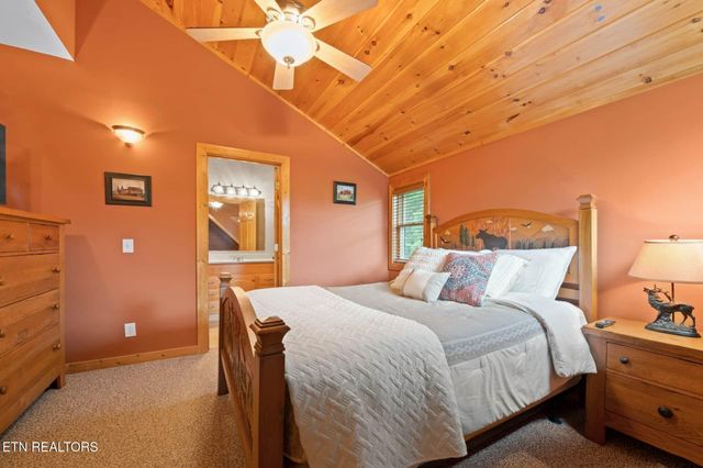 210 Meghans Way, Townsend, TN 37882