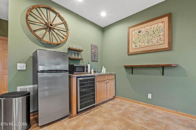 210 Meghans Way, Townsend, TN 37882