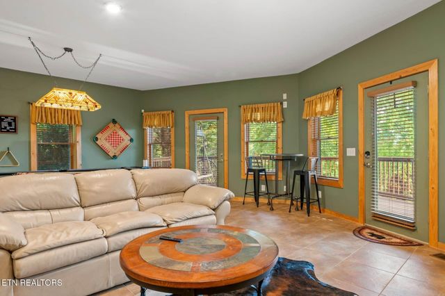 210 Meghans Way, Townsend, TN 37882