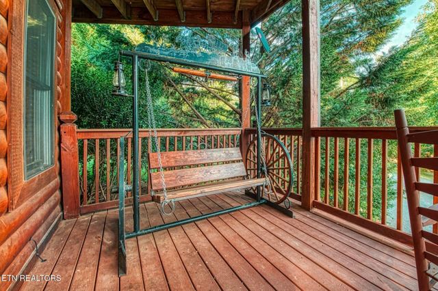 210 Meghans Way, Townsend, TN 37882