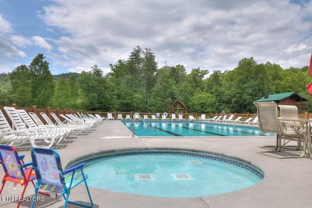 210 Meghans Way, Townsend, TN 37882