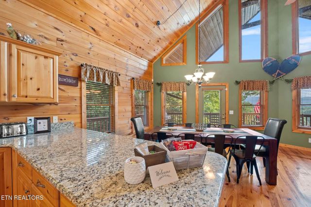210 Meghans Way, Townsend, TN 37882