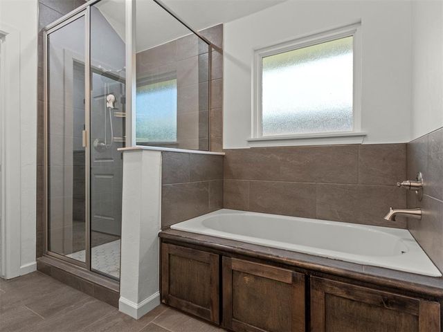 2429 Creekview Drive, Moore, OK 73160