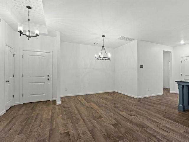 2429 Creekview Drive, Moore, OK 73160