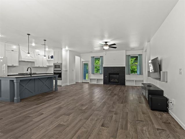2429 Creekview Drive, Moore, OK 73160