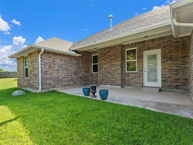 2429 Creekview Drive, Moore, OK 73160