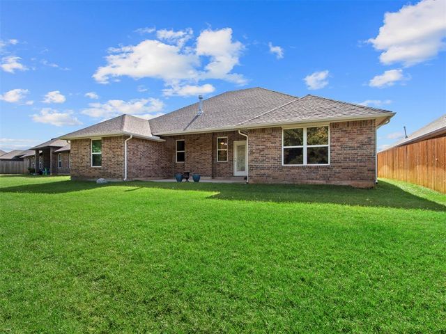 2429 Creekview Drive, Moore, OK 73160